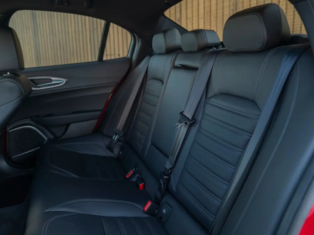 Alfa Romeo Giulia 2.0 T Veloce 280pk AWD uit 2022, foto 9