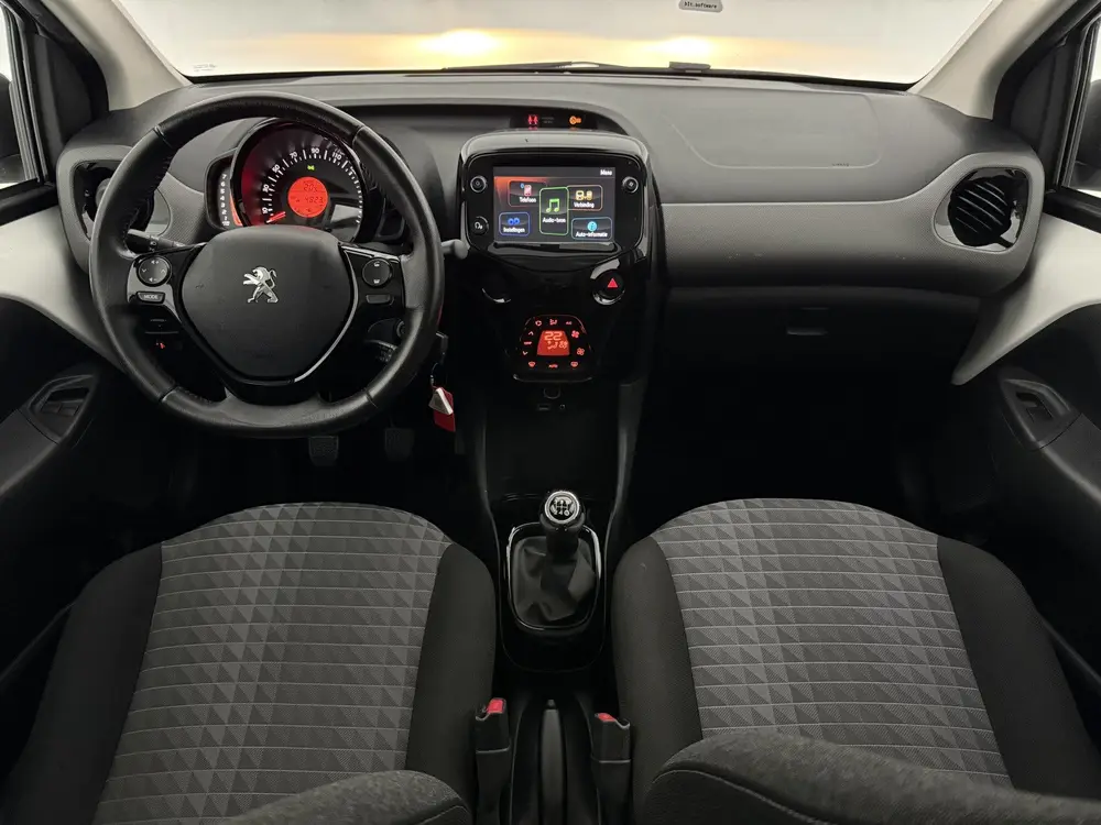 Peugeot 108 1.0 e-VTi Allure uit 2022, foto 2