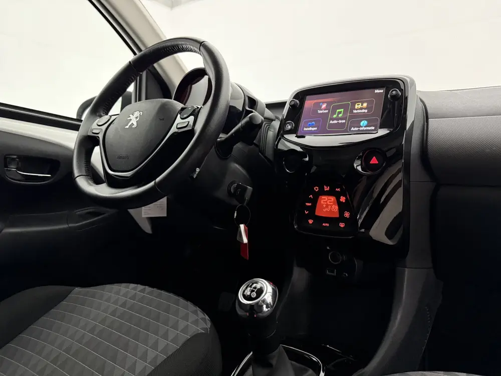 Peugeot 108 1.0 e-VTi Allure uit 2022, foto 4