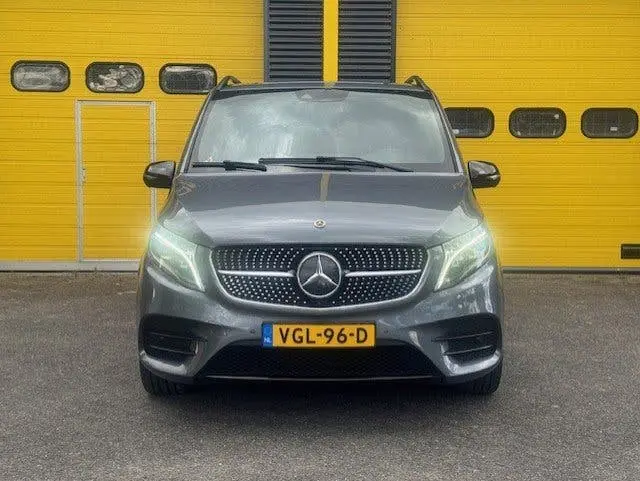 Mercedes-Benz V-Klasse 300d 4-MATIC Extra Lang DC Avantgarde uit 2020, foto 2
