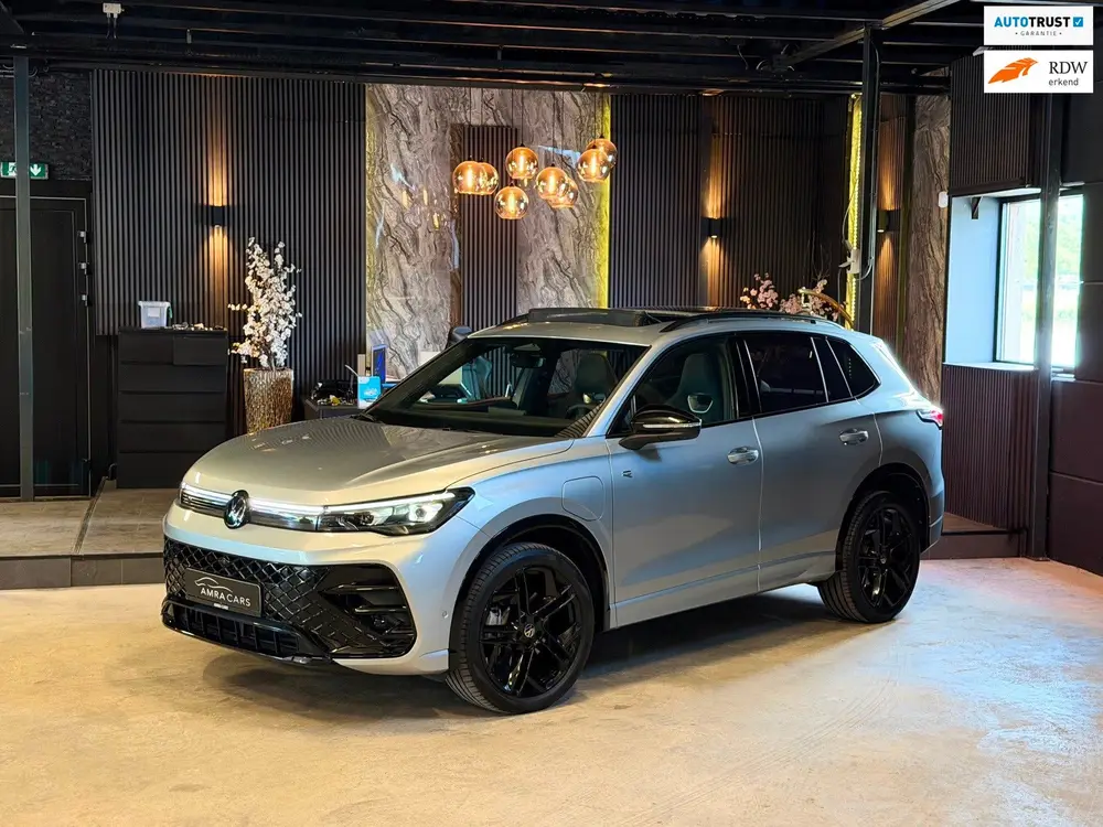 Volkswagen Tiguan 1.5 eHybrid 3X R-LINE|Pano|Full options uit 2025