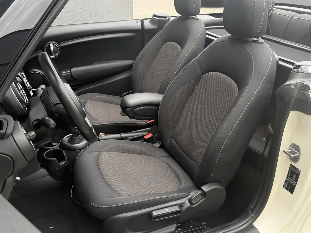 Mini Cabrio 1.5 Cooper Salt uit 2019, foto 13
