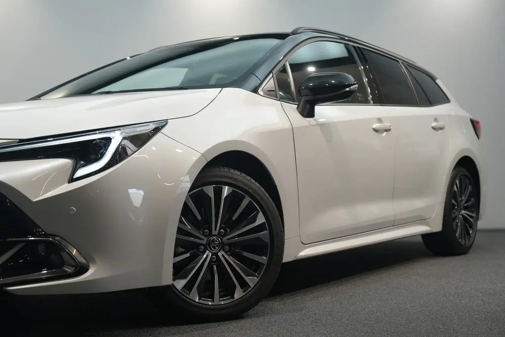 Toyota Corolla 2.0 Hybrid 200 uit 2025, foto 8