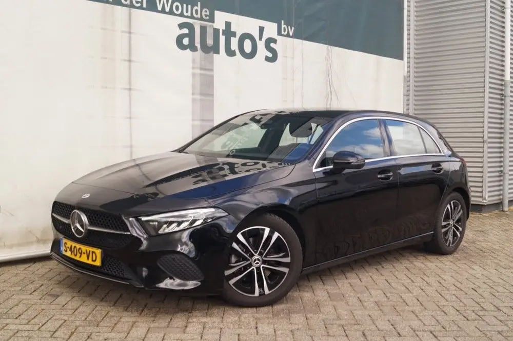 Mercedes-Benz A-Klasse 180 Automaat Luxury Line -LED-ECC-PDC uit 2023, foto 3