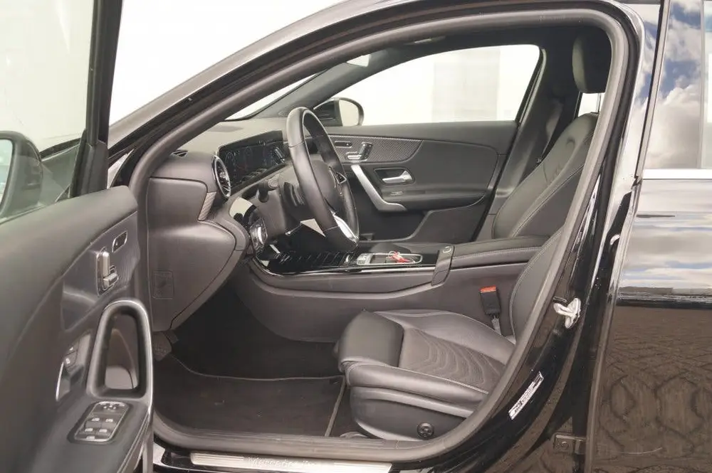 Mercedes-Benz A-Klasse 180 Automaat Luxury Line -LED-ECC-PDC uit 2023, foto 7