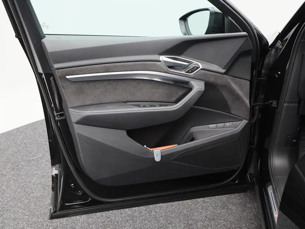 Audi e-tron 55 quattro S edition 95 kWh 408 Pk uit 2021, foto 19