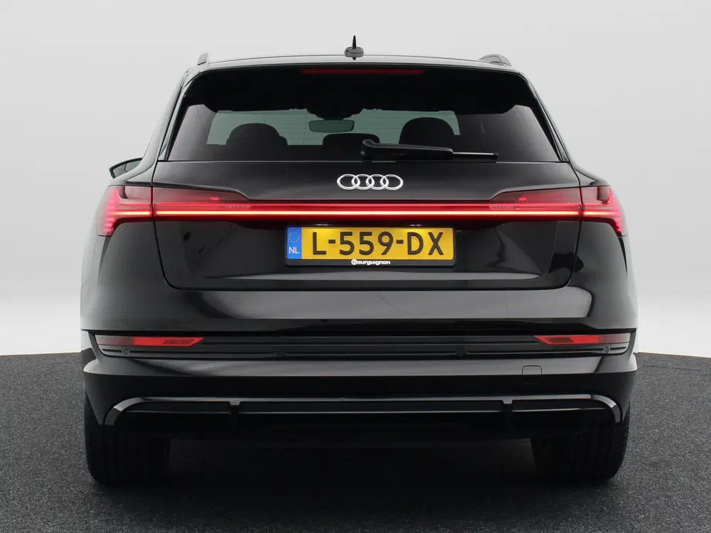 Audi e-tron 55 quattro S edition 95 kWh 408 Pk uit 2021, foto 7