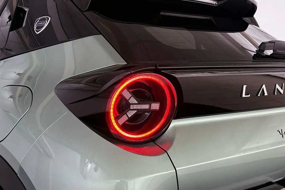 Lancia Ypsilon 1.2 Turbo Hybrid LX Automaat Camera Apple Car uit 2025, foto 18