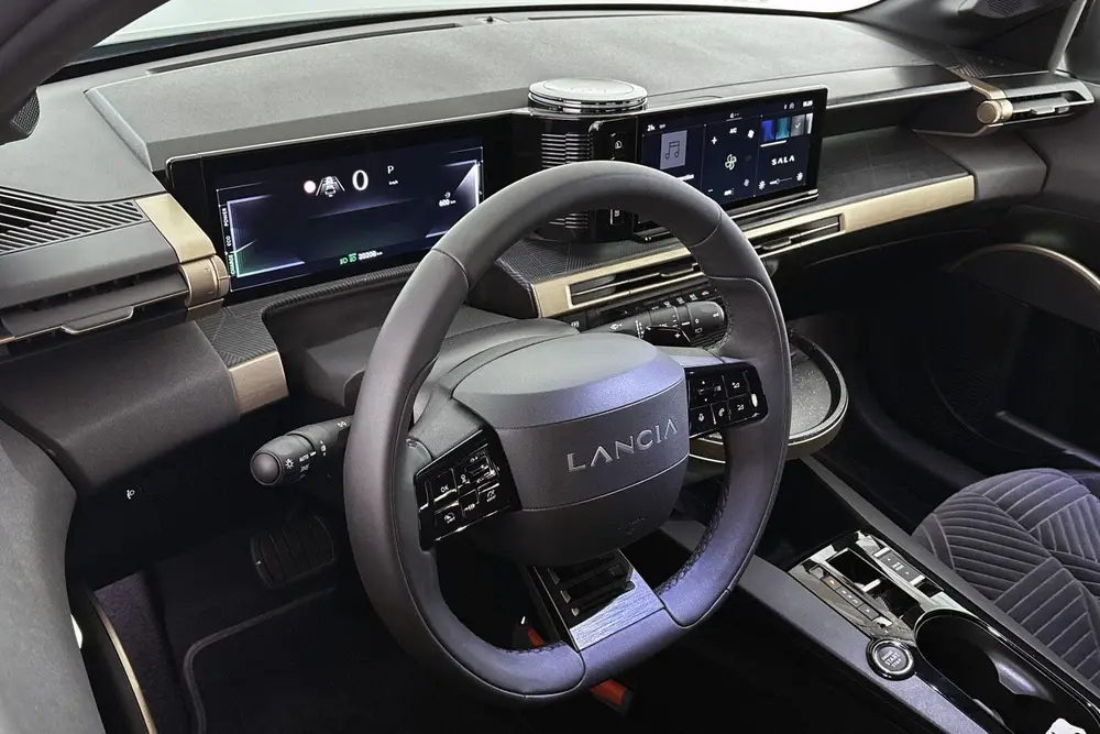 Lancia Ypsilon 1.2 Turbo Hybrid LX Automaat Camera Apple Car uit 2025, foto 5