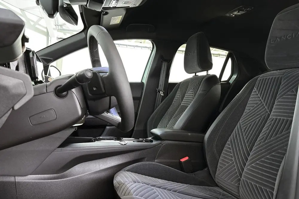 Lancia Ypsilon 1.2 Turbo Hybrid LX Automaat Camera Apple Car uit 2025, foto 6