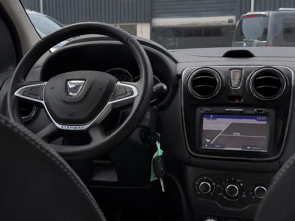 Dacia Lodgy 1.6 SCe Stepway | Airco | Cruise | DealerOH uit 2019, foto 2