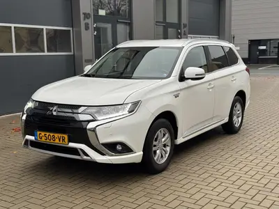 Mitsubishi Outlander 2.4 PHEV Pure uit 2019