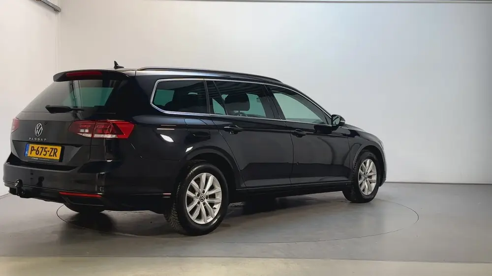 Volkswagen Passat Variant 1.5 TSI 150pk DSG Business Navigat uit 2021, foto 3