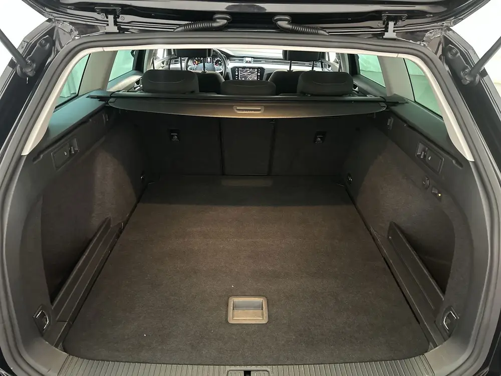 Volkswagen Passat Variant 1.5 TSI 150pk DSG Business Navigat uit 2021, foto 7