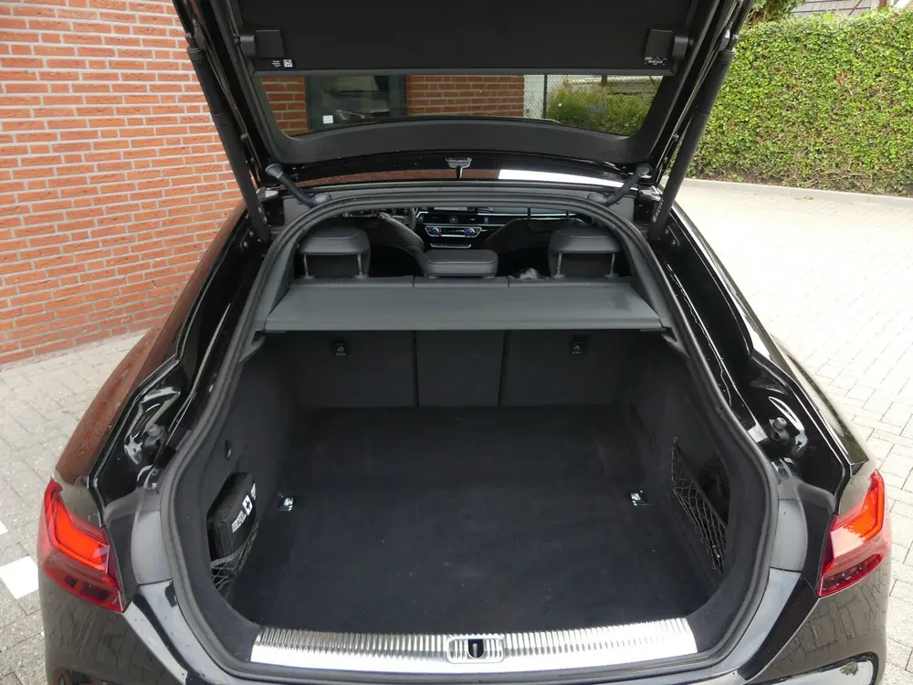 Audi A5 35 TFSI S-Line uit 2022, foto 10