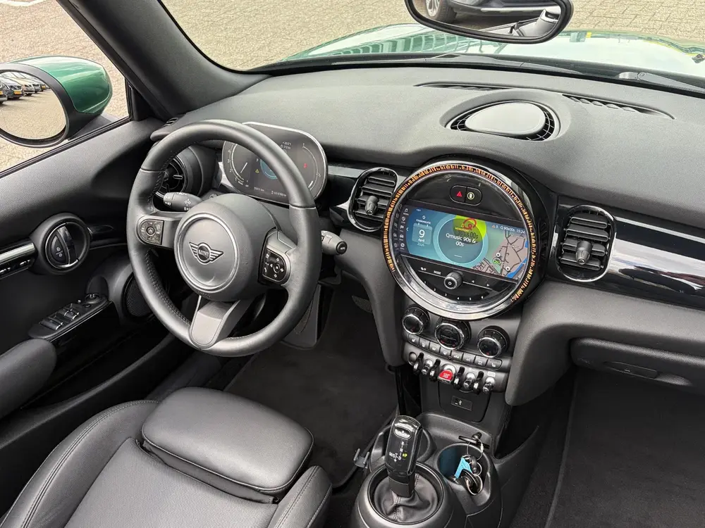 Mini Cabrio 1.5 Cooper Classic uit 2022, foto 11