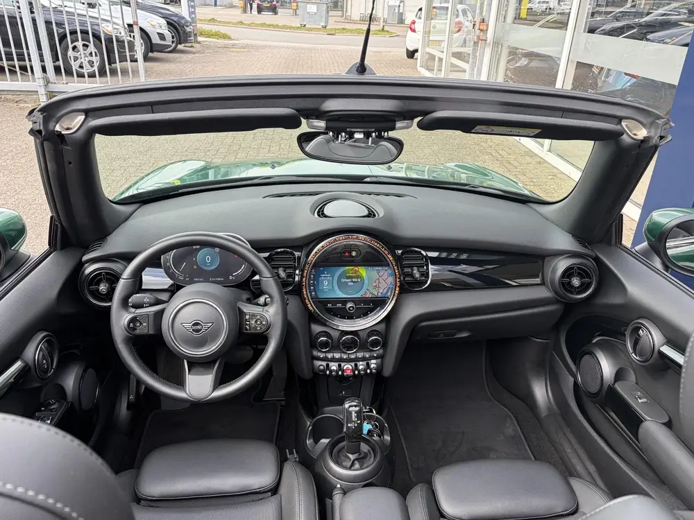 Mini Cabrio 1.5 Cooper Classic uit 2022, foto 12