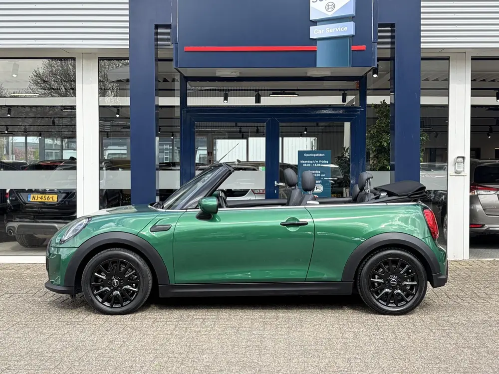 Mini Cabrio 1.5 Cooper Classic uit 2022, foto 3