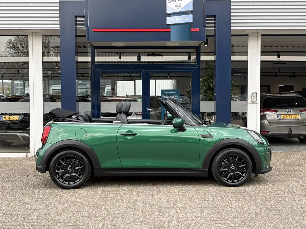 Mini Cabrio 1.5 Cooper Classic uit 2022, foto 4