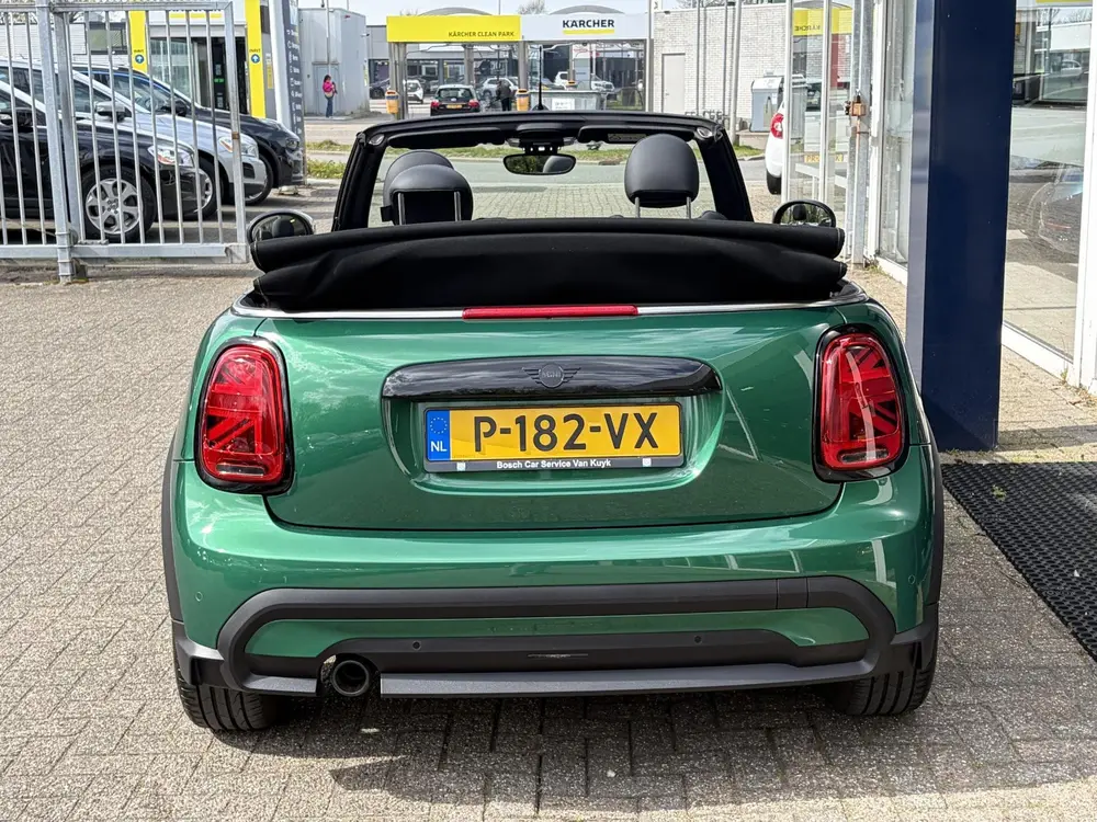 Mini Cabrio 1.5 Cooper Classic uit 2022, foto 6