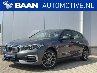 BMW 1-serie 120i High Executive uit 2021