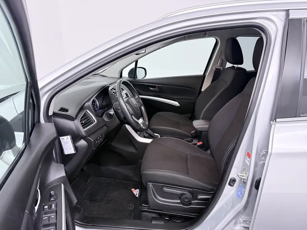 Suzuki S-Cross 1.4 Boosterjet Select Smart Hybrid automaa uit 2021, foto 10