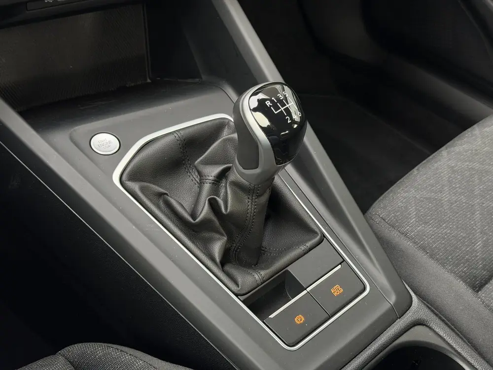 Volkswagen Golf 1.0 TSI Life | Camera | Dodehoek | ACC uit 2024, foto 10