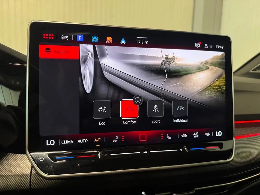 Volkswagen Golf 2.0 TSI GTI Clubsport| HUD | IQ LIGHTS | PAN uit 2025, foto 19