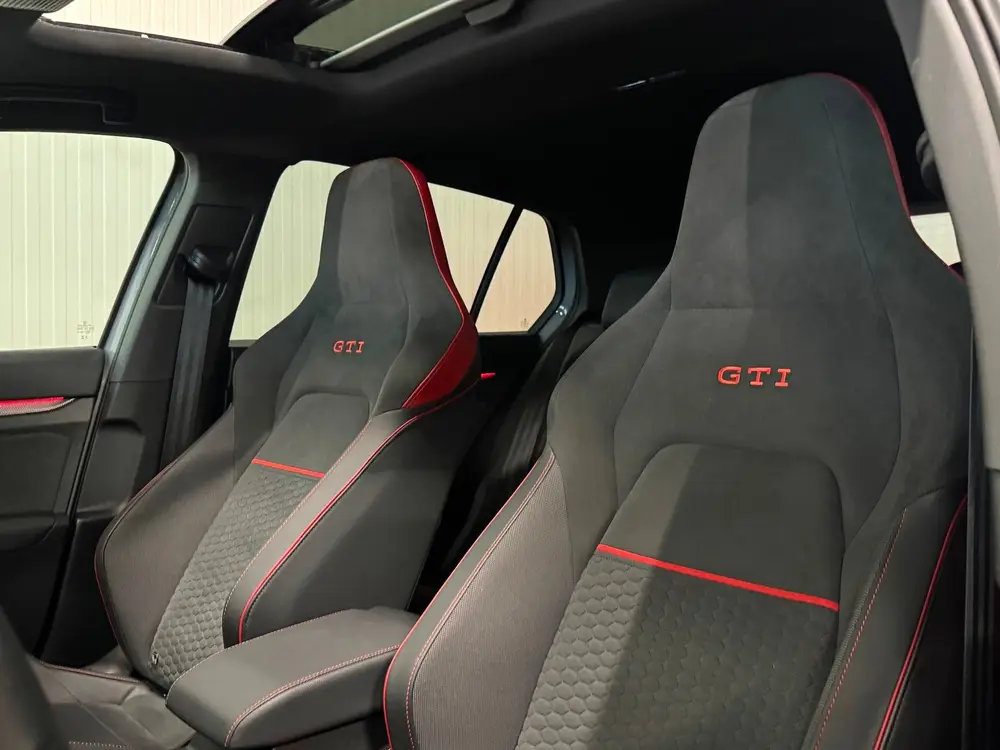 Volkswagen Golf 2.0 TSI GTI Clubsport| HUD | IQ LIGHTS | PAN uit 2025, foto 20