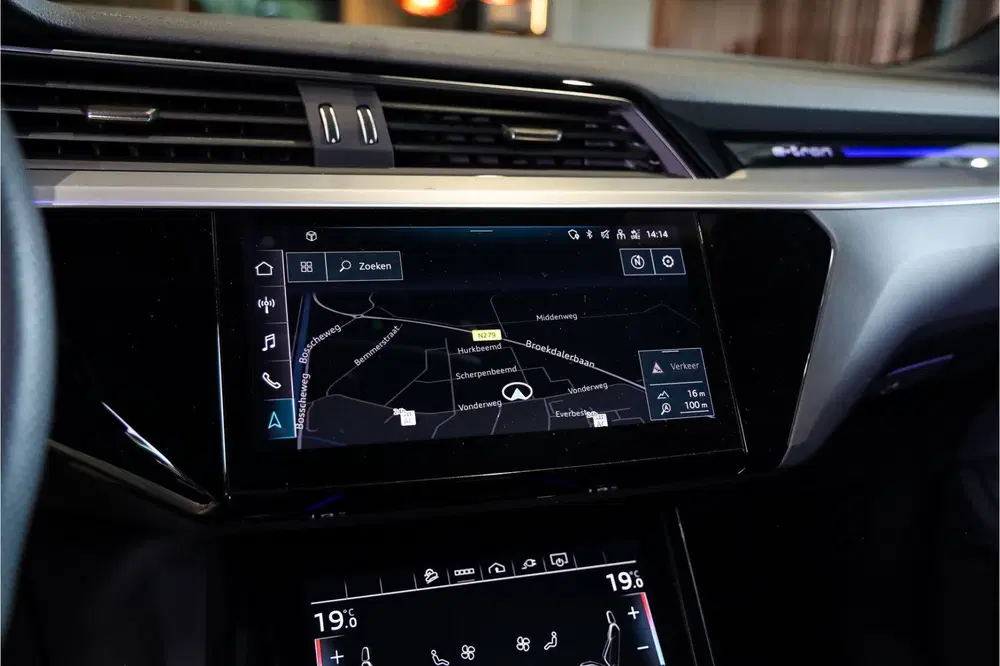 Audi Q8 e-tron 55 quattro 3xS Black Edition RS Seats Werk uit 2023, foto 12
