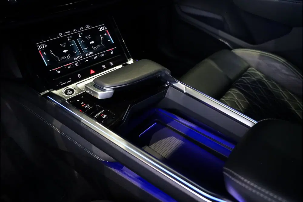 Audi Q8 e-tron 55 quattro 3xS Black Edition RS Seats Werk uit 2023, foto 14