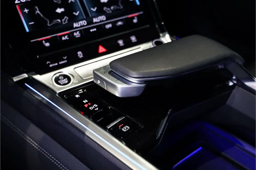 Audi Q8 e-tron 55 quattro 3xS Black Edition RS Seats Werk uit 2023, foto 15