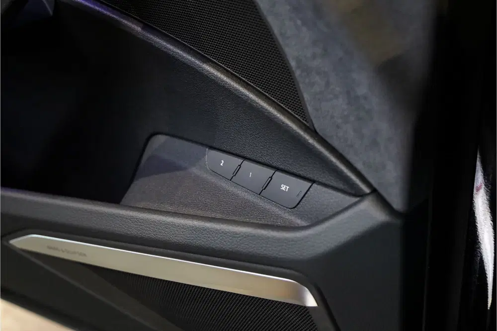 Audi Q8 e-tron 55 quattro 3xS Black Edition RS Seats Werk uit 2023, foto 19