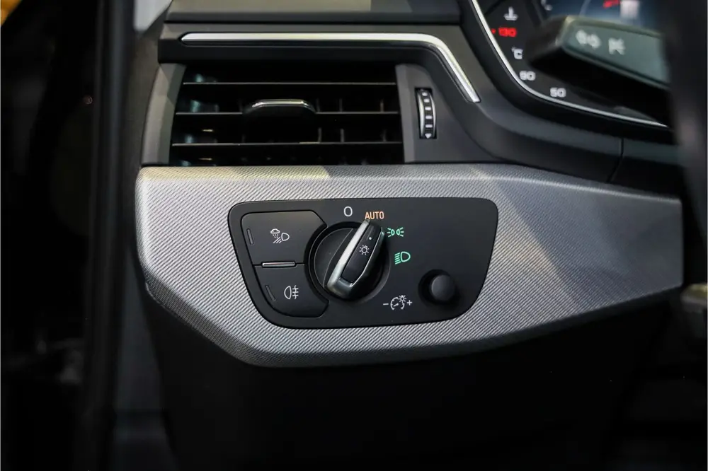 Audi A4 35 TFSI Sport S line edition Sportstoelen uit 2019, foto 19