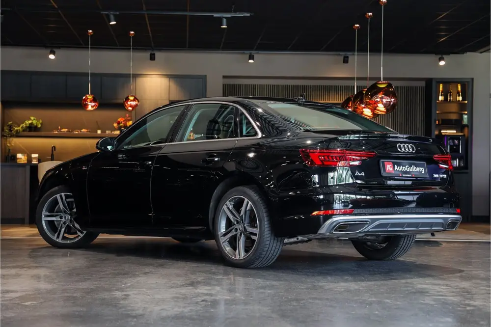 Audi A4 35 TFSI Sport S line edition Sportstoelen uit 2019, foto 2