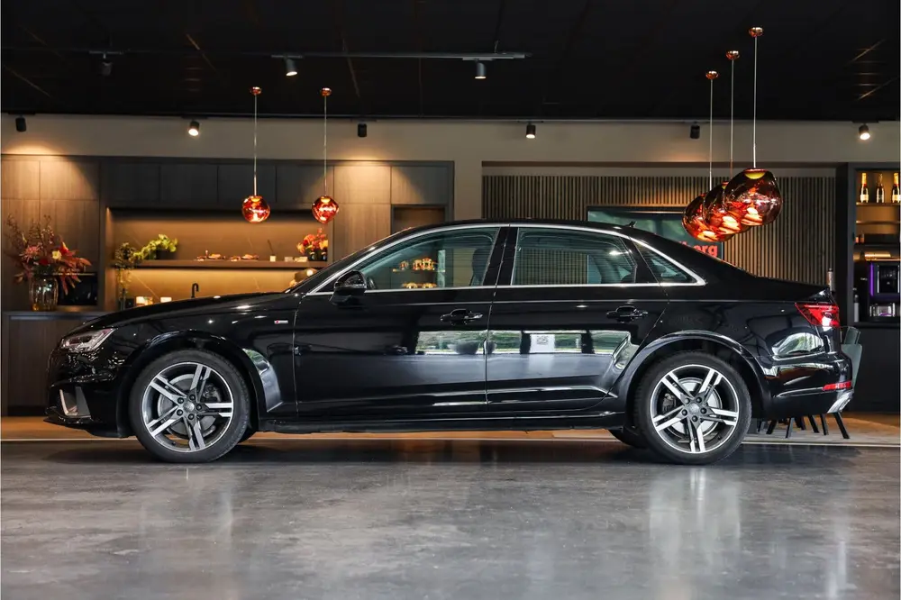 Audi A4 35 TFSI Sport S line edition Sportstoelen uit 2019, foto 3