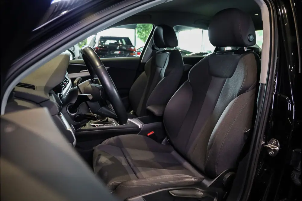 Audi A4 35 TFSI Sport S line edition Sportstoelen uit 2019, foto 7