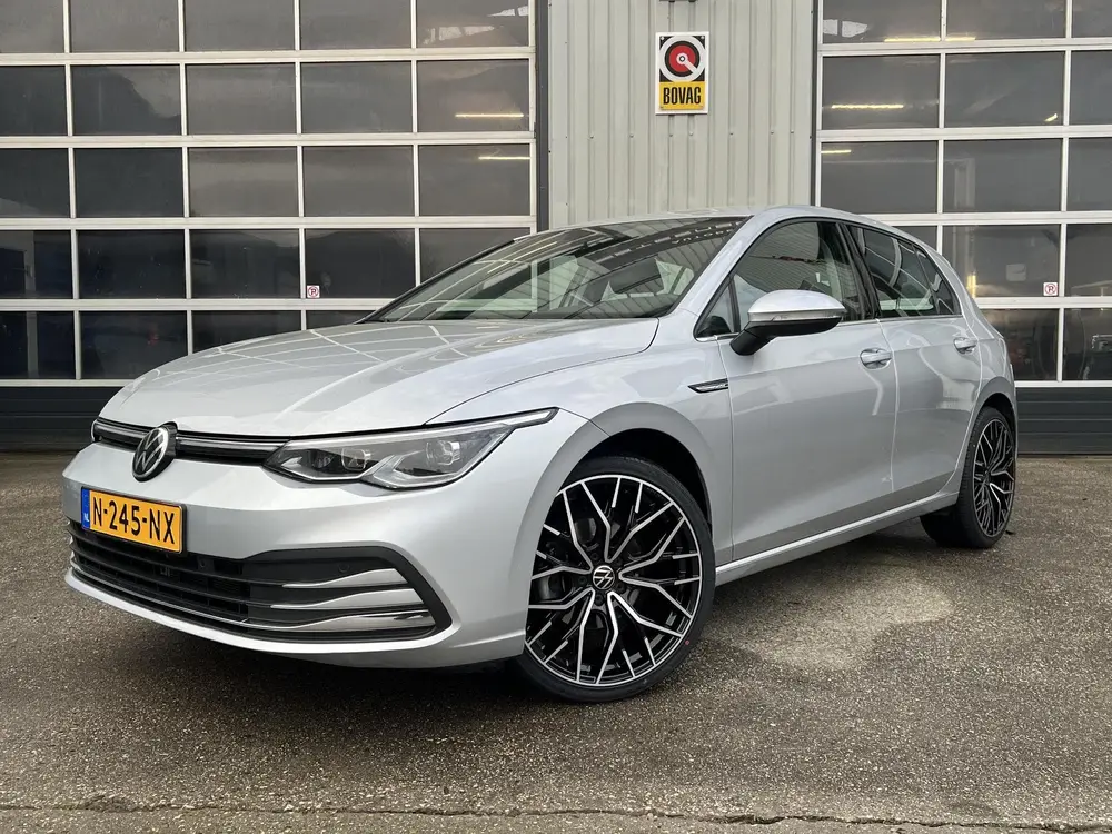 Volkswagen Golf 1.5 TSI Style GT Stoelverwarming / LED / PDC uit 2021