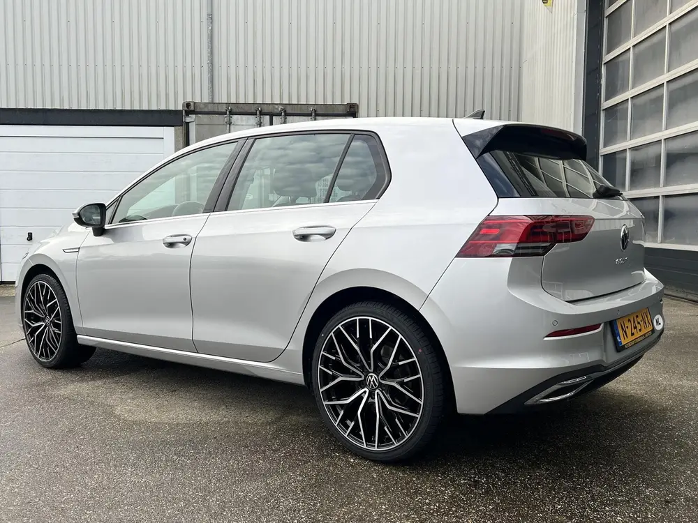Volkswagen Golf 1.5 TSI Style GT Stoelverwarming / LED / PDC uit 2021, foto 2