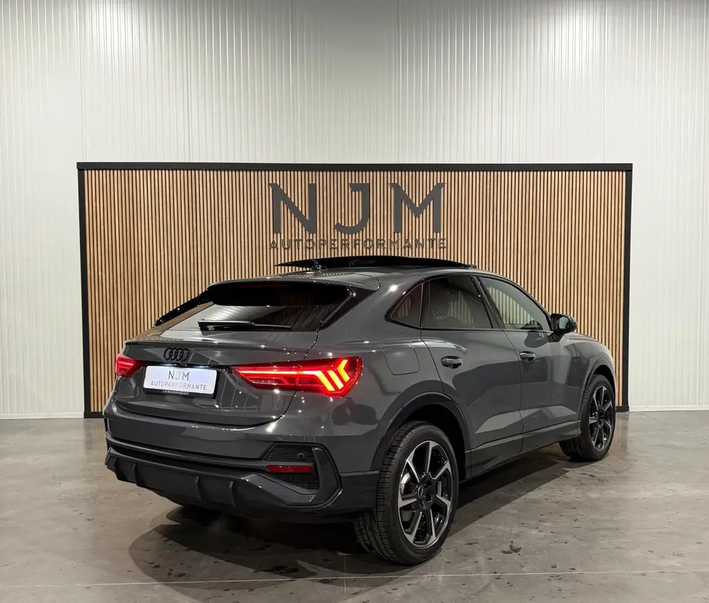 Audi Q3 45 TFSIe S-Line uit 2022, foto 2