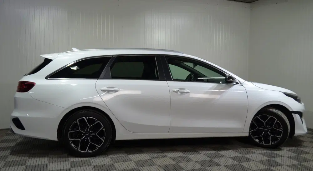 Kia Ceed 1.5 T-GDi GT-Line uit 2023, foto 2