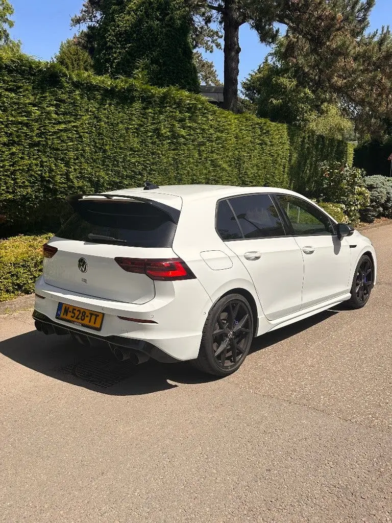 Volkswagen Golf 2.0 TSI 320pk 7-DSG / AKRA / 4MOTION Wit uit 2021, foto 2