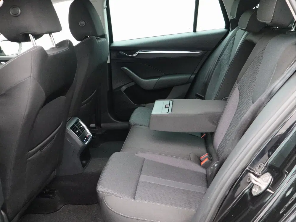 Skoda Octavia 1.0 e-TSI Business Edition Plus uit 2023, foto 10