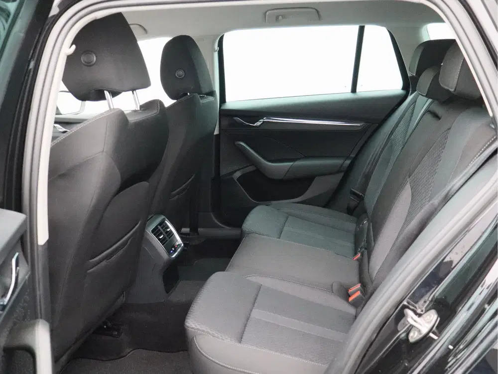 Skoda Octavia 1.0 e-TSI Business Edition Plus uit 2023, foto 4