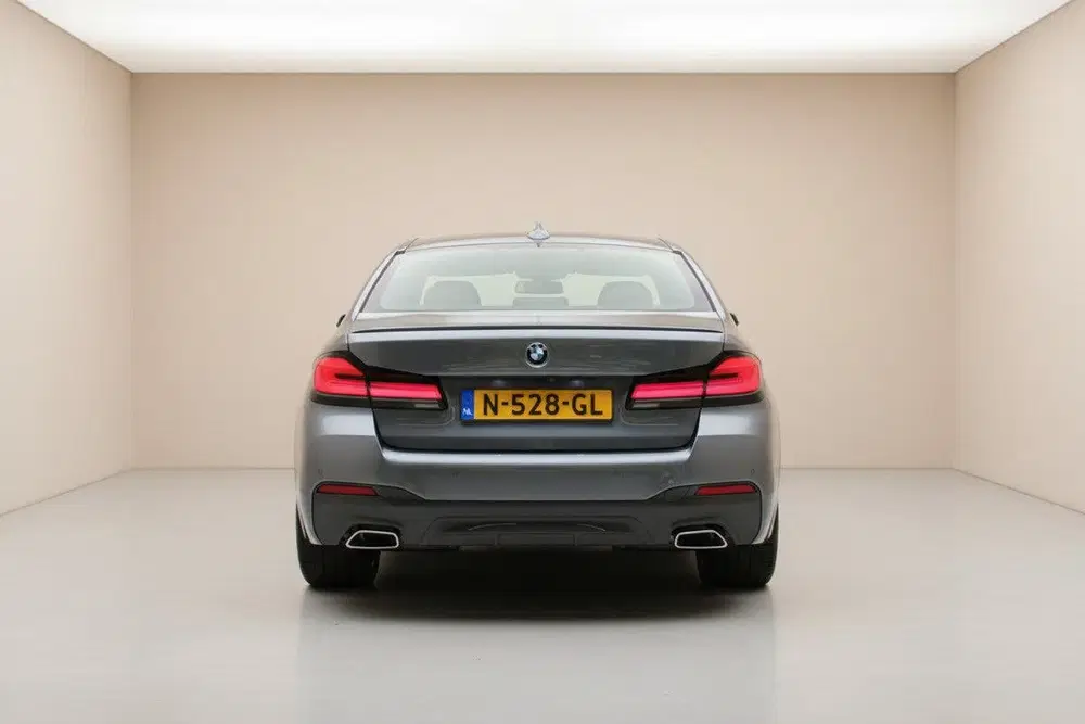 BMW 5-serie 545e xDrive High Executive M-PAKKET uit 2021, foto 3
