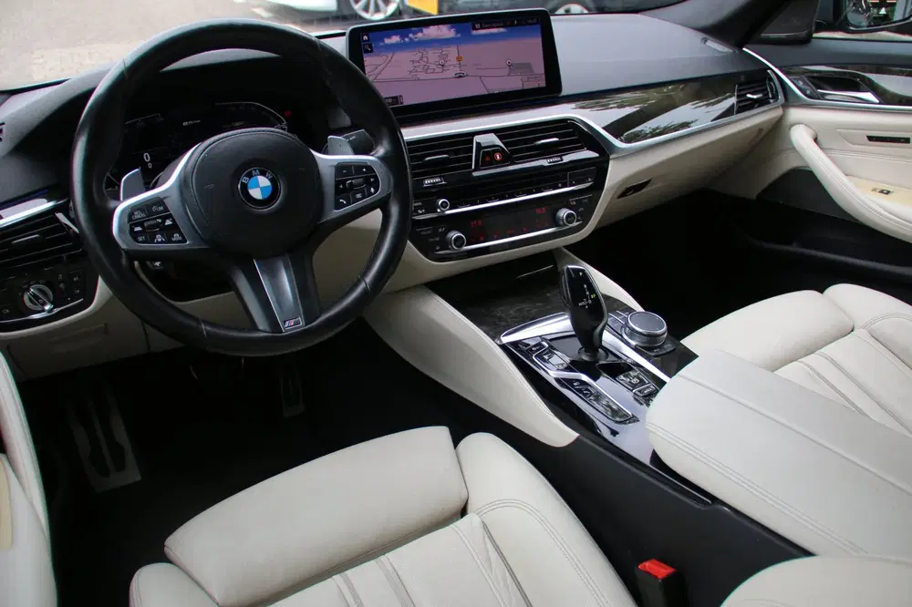 BMW 5-serie 545e xDrive High Executive M-PAKKET uit 2021, foto 7