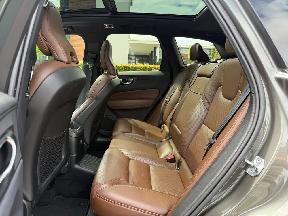 Volvo XC60 2.0 T8 Twin Engine AWD Inscription uit 2019, foto 15