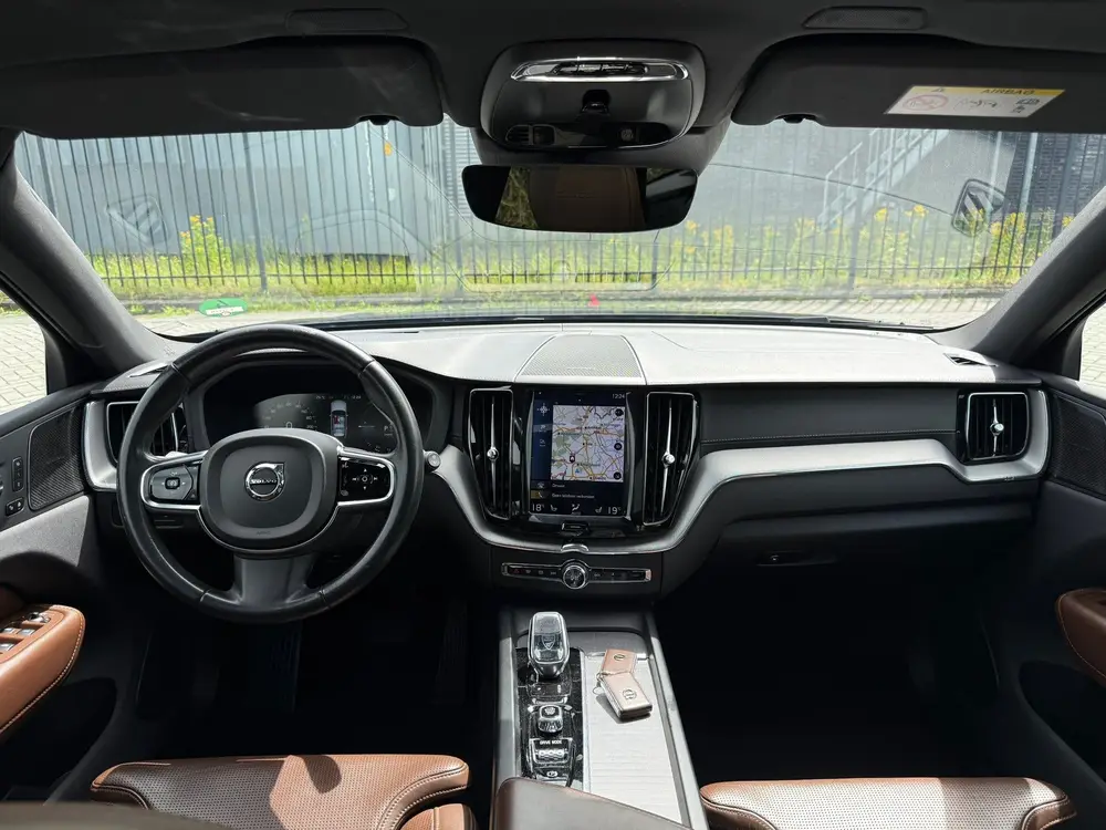 Volvo XC60 2.0 T8 Twin Engine AWD Inscription uit 2019, foto 16