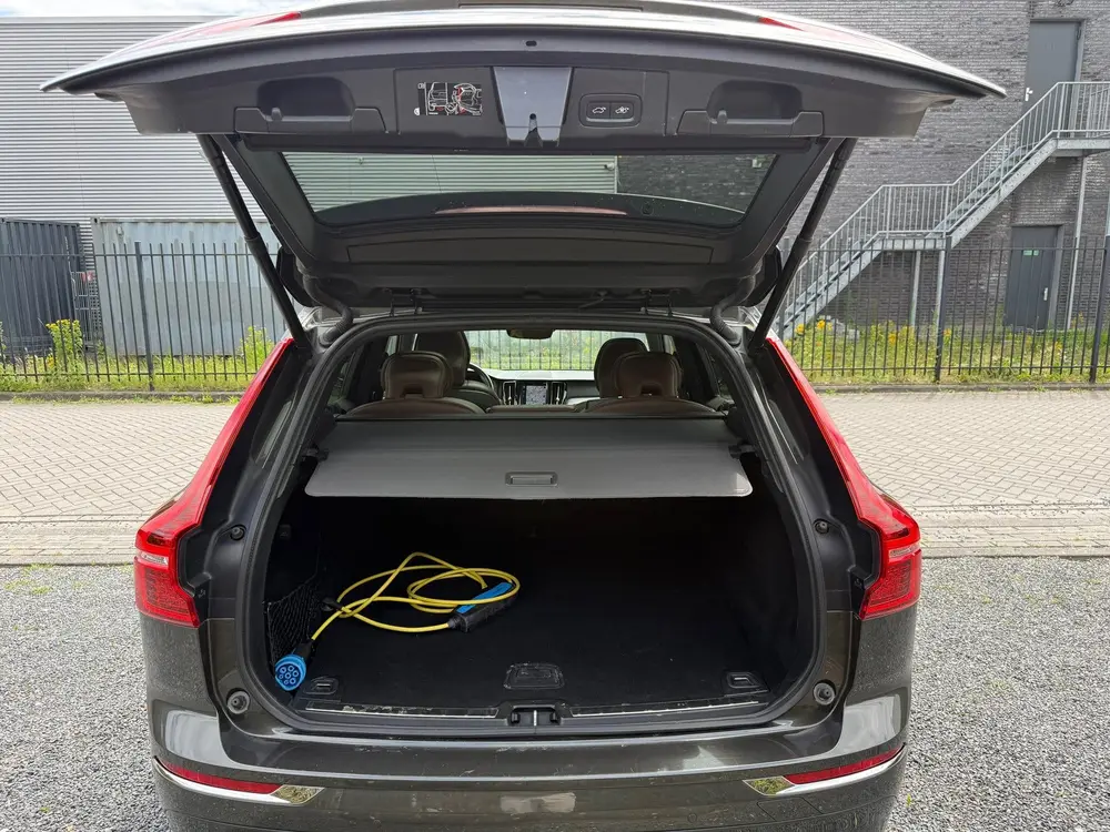 Volvo XC60 2.0 T8 Twin Engine AWD Inscription uit 2019, foto 19