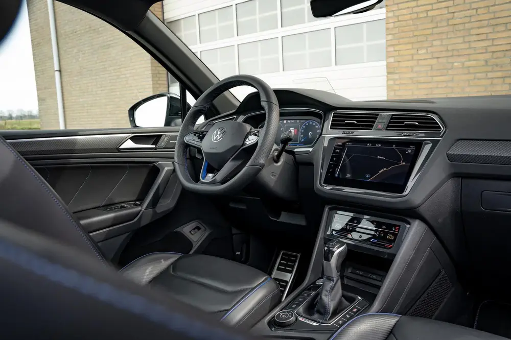 Volkswagen Tiguan R 2.0 tsi 75 edition/Akra/Pano/320 pk uit 2021, foto 9